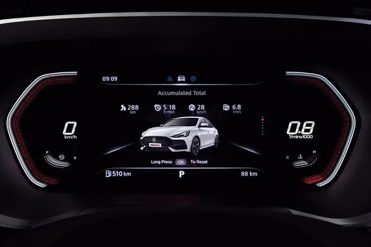 Hệ thống treo trước MacPherson và treo sau dạng thanh giằng xoắn giúp MG5 2022 giảm trọng lượng tổng thể, nhưng vẫn đảm bảo độ cứng và khả năng phản hồi, từ đó giúp xe có sự ổn định cao và êm ái trên các địa hình.