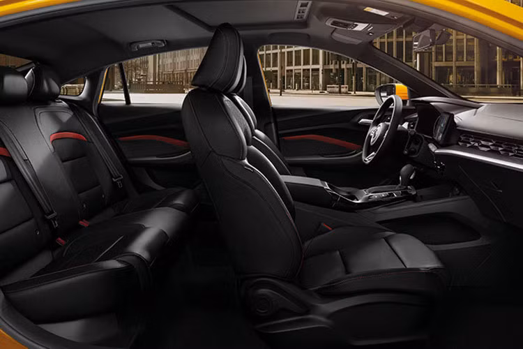 Các trang bị an toàn trên MG5 tại Việt Nam như Camera 360 độ hiển thị 3D, kiểm soát hành trình, hỗ trợ chuyển làn, cảnh báo điểm mù, hệ thống vi sai điện tử, hệ thống kiểm soát phanh khi vào cua, cảnh báo phương tiện cắt ngang phía sau, cảnh báo va chạm sau, hệ thống hỗ trợ khởi hành ngang dốc, phanh ABS/EBD/EBA, 6 túi khí và khóa cửa tự động theo tốc độ...