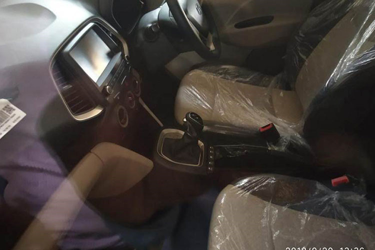 Hyundai Santro có sức mạnh từ động cơ Epsilon 1,1 lít cũng sẽ đi kèm với hộp số tay 5 cấp. Santro dự kiến sẽ có một con số tiết kiệm nhiên liệu được thử nghiệm ARAI là 20.3 kpl. Gần như một điều chắc chắn, Hyundai Santro sẽ được trang bị 2 túi khí cùng với đó là hệ thống chống bó cứng phanh ABS.