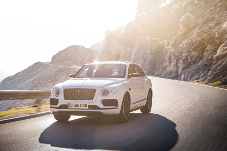 Bentley sẽ cho ra mắt phiên bản nâng cấp của mẫu SUV hạng sang Bentley Bentayga Speed vào nửa đầu năm 2019 và chính thức có mặt trên thị trường không lâu sau đó. Theo AutoCar và một số nguồn tin nước ngoài, mẫu xe này sẽ được trang bị động cơ twin-turbo W12 dung tích 6.0L.