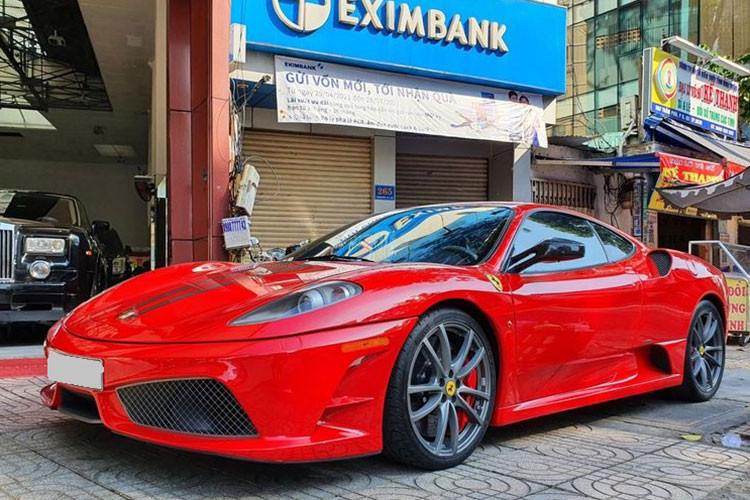 Ferrari F430 mất khoảng 4 giây để tăng tốc từ vị trí xuất phát lên 100 km/h trước khi đạt vận tốc tối đa 315 km/h. Ferrari F430 có mức tiêu thụ nhiên liệu trung bình khoảng 20 lít xăng/100km.