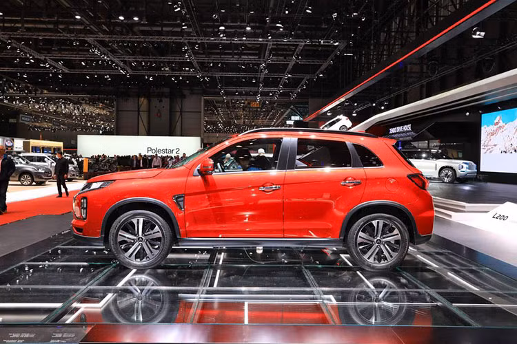 Theo đó, hãng xe ôtô Mitsubishi gọi đây là một phiên bản facelift nâng cấp giữa đời với phần đầu được thiết kế theo ngôn ngữ Dynamic Shield tương tự những sản phẩm gần đây như: Pajero Sport, Outlander hay Triton.