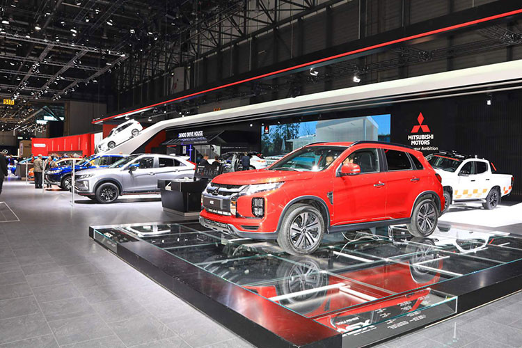 Hệ dẫn động tiêu chuẩn là loại cầu trước nhưng có thể nâng cấp lên 2 cầu. Khối động cơ này nhiều khả năng sẽ cho ra công suất 148 mã lực và 195 Nm. Mức giá Mitsubishi Outlander Sport 2020 phiên bản nâng cấp vừa ra mắt tại triển lãm ôtô quốc tế Geneva Motor Show 2019 đang diễn ra ở Thuỵ Sỹ vẫn chưa được công bố.