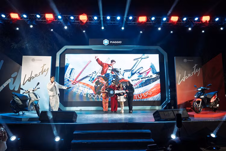 Cuối tuần vừa qua, sự kiện "Liberty Your World" tại Hà Nội tiếp nối chuỗi hoạt động trước đó tại TP HCM. Chương trình mang đến những trải nghiệm tương tác đa dạng, tạo cơ hội cho người tham dự khám phá phong cách di chuyển và kết nối cộng đồng theo cách riêng của mẫu xe ga Piaggio Liberty 2025 mới.
