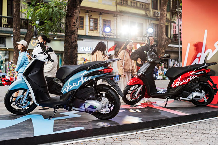 Hệ thống phun xăng điện tử giúp tối ưu mức tiêu thụ nhiên liệu, giảm tới 18% so với phiên bản trước, chỉ còn 2,19 lít/100 km, biến Liberty 2025 trở thành một trong những mẫu xe tiết kiệm nhiên liệu hàng đầu phân khúc. Không chỉ vậy, động cơ này còn đáp ứng tiêu chuẩn khí thải Euro 3.