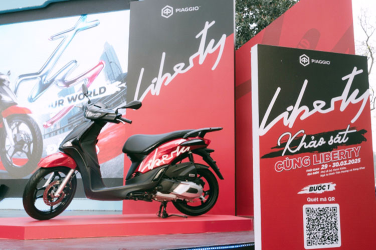 Mức giá xe Piaggio Liberty 2025 cho ba phiên bản tại Việt Nam, bao gồm: bản tiêu chuẩn bán ra từ 57,5 triệu đồng, bản S giá 57,9 triệu đồng và bản đặc biệt Z giá 59,3 triệu đồng. Xe sẽ tiếp tục cạnh tranh trực tiếp với Honda SH Mode - mẫu xe tay ga đang có mức giá dao động từ 58,2 đến 65 triệu đồng.