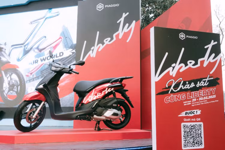Mức giá xe Piaggio Liberty 2025 cho ba phiên bản tại Việt Nam, bao gồm: bản tiêu chuẩn bán ra từ 57,5 triệu đồng, bản S giá 57,9 triệu đồng và bản đặc biệt Z giá 59,3 triệu đồng. Xe sẽ tiếp tục cạnh tranh trực tiếp với Honda SH Mode - mẫu xe tay ga đang có mức giá dao động từ 58,2 đến 65 triệu đồng.