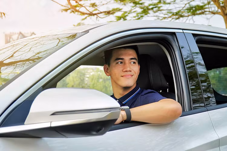 Hyundai Tucson 2022 thế hệ mới vừa được Tiến Linh "tậu" về sở hữu hàng loạt các trang bị hiện đại như: cần số điện tử điều khiển nút bấm, hệ thống âm thanh Bose 8 loa, cửa sổ trời toàn cảnh,... 