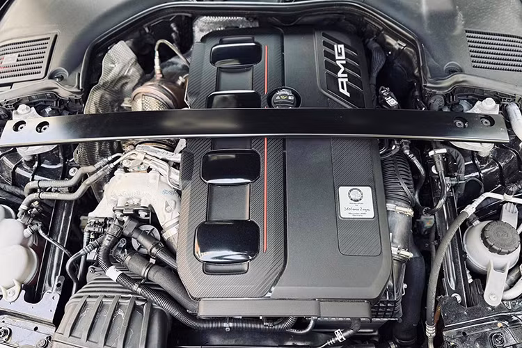 Nhờ vậy, tổng công suất xe đạt 680 mã lực và mô-men xoắn 1.020 Nm. Hiệu suất này có thể sánh ngang với nhiều siêu xe trên thị trường, như Lamborghini Huracan với công suất hơn 600 mã lực hay Lamborghini Aventador gần 700 mã lực. 