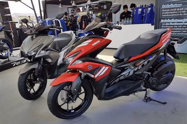 Hai màu sắc mới được bổ sung cho Aerox 155R có tên gọi là Bạc Matte và Đỏ Racing. Yamaha tin rằng các lựa chọn màu sắc mới được kỳ vọng giúp thu hút nhiều khách hàng đến với mẫu xe tay ga thể thao này hơn, đặc biệt là nhóm các khách hàng trẻ tuổi.