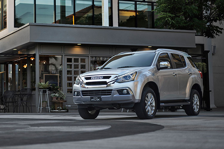 So với tháng trước, doanh số của mẫu xe Isuzu mu-X tại Việt Nam vẫn dậm chân tại chỗ với 16 xe bán ra. Được đánh giá cao về độ bền bỉ, nhưng kiểu dáng cục mịch, nghèo nàn trang bị tính năng... là lý do khiến mẫu SUV 7 chỗ này không thể cạnh tranh sòng phẳng với các đối thủ cùng phân khúc.