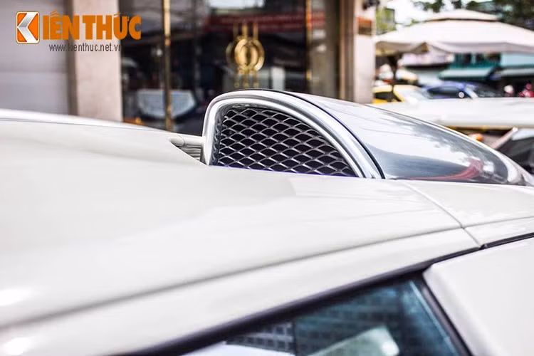 Một chiếc Bugatti Veyron được chia làm 3 phần riêng biệt và ghép với nhau bởi những chiếc bu-lông titan, có giá 100 USD. Loại bu-lông này chỉ sử dụng được một lần, khi tháo ra là không thể sử dụng lại được.