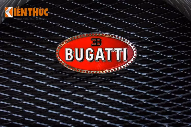 Năm 2013, phiên bản Bugatti Veyron Super Sport được tổ chức kỷ lục Guinness ghi nhận là siêu xe nhanh nhất thế giới, với vận tốc tối đa đạt được 430,9 km/h. Chính vì vậy, thời điểm hiện tại, không siêu xe nào tại Việt Nam có thể vượt mặt "ông hoàng tốc độ" này.