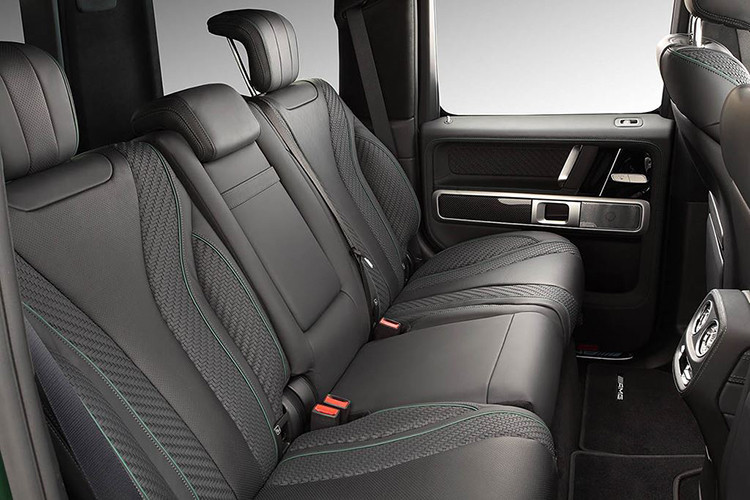 Sức mạnh được truyền tới cả 4 bánh thông qua hộp số tự động AMG 9 cấp. Theo thông tin từ phía nhà sản xuất Mercedes-Benz, chiếc xe chỉ mất 4,5 giây để tăng tốc từ 0-100km/h và đạt tốc độ tối đa 220km/h (có thể tăng lên thành 240km/h nếu đặt thêm gói tùy chọn AMG Driver's Package).