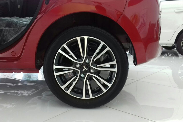 Mitsubishi Mirage phiên bản nâng cấp có kích thước tổng thể thay đổi một chút so với phiên bản hiện hành. Cụ thể kích thước tương ứng với (Dài x Rộng x Cao) làn lượt là 3,795 x 1,665 x 1,510 (mm). Bên cạnh đó, chiều dài tổng thể của xe đã được tăng lên 85 mm so với phiên bản đời trước, khá phù hợp khi di chuyển trong đô thị.