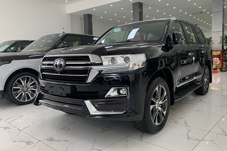 Toyota Land Cruiser đứng thứ 7 trong danh sách với 26 xe bán ra, nâng tổng số xe giao đến tay khách hàng từ đầu năm đến nay lên 212 xe. Toyota Land Cruiser là mẫu xe cuối cùng của Toyota chốt danh sách này. 