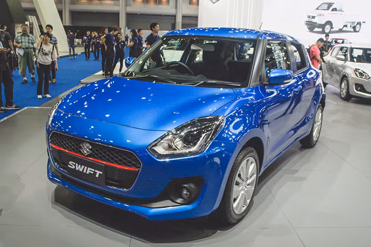 Sau nhiều tháng nằm trong Top xe cực ế, Suzuki Swift bất ngờ cải thiện vị trí thứ hạng khi bán ra thị trường 44 xe trong tháng 7. Điều này giúp doanh số 7 tháng đầu năm đạt 104 xe. Suzuki Swift và Mitsubishi Mirage là hai mẫu xe có doanh số thấp nhất trong phân khúc xe hạng B.
