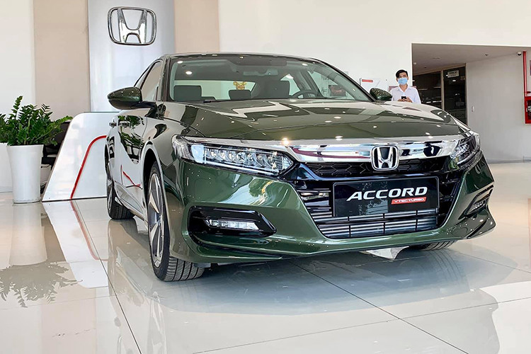 Mặc dù gánh vác nhiệm vụ mở rộng thị phần trong phân khúc Sedan hạng D nhưng Accord chưa một lần cho Honda mở mặt. Doanh số kể từ khi ra mắt rất lẹt đẹt. Tháng 7/2020, có tổng cộng 28 xe Honda Accord hoàn thành thủ tục lăn bánh. Tổng doanh số 7 tháng đầu năm của mẫu xe này chỉ đạt 142 xe. 