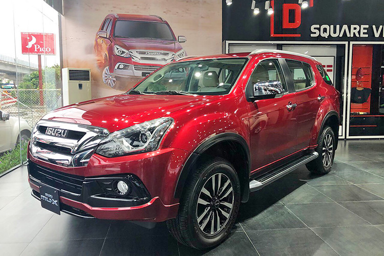 Là mẫu SUV 7 chỗ có nhiều ưu điểm như bền, ít hỏng vặt và tiết kiệm nhiên liệu nhất trong các dòng xe sử dụng động cơ diesel nhưng Isuzu MU-X không thể thuyết phục khách hàng quên đi sự hiện diện của Fortuner để chọn mình. Doanh số của Isuzu MU-X trong tháng 7 chỉ đạt 45 xe và cộng dồn từ đầu năm đến nay chỉ đạt 210 xe.