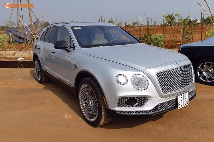 Để chuẩn bị cho hành trình xuyên Việt với dàn xe gần 30 chiếc, Chủ tịch Trung Nguyên đã nhờ nhiều người bạn cũng như các công ty nhập khẩu tư nhân cho "mượn tài". Bên cạnh đó, công tác xe cứu hộ cũng đặc biệt được quan tâm và có ít nhất 2 xe theo đoàn để phòng trường hợp các xe tham dự bị hư hỏng.