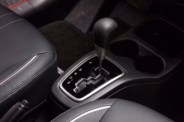 Với định hướng tạo nên mẫu xe có khả năng tiết kiệm nhiên liệu tối đa giúp mang lại hiệu quả sử dụng cao nhất, Attrage sở hữu động cơ 1.2L MIVEC kết hợp với hộp số CVT INVECS-III giúp chuyển số êm ái và tiết kiệm nhiên liệu. Ngoài ra, trọng lượng của xe nhẹ hơn các mẫu xe khác cùng phân khúc ít nhất 100kg, Attrage linh hoạt với động cơ 1.2L. 