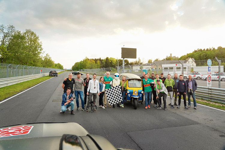 Nếu các bạn đã từng hoảng sợ khi ngồi trên xe Tuk Tuk “phóng như bay” trên đường phố Thái Lan khi đi du lịch tại đây, có lẽ sẽ thấu hiểu cảm giác này của Granturismo Events tại trường đua Nurburgring. 