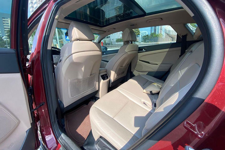 Nằm dưới nắp ca-pô của Tucson 2016 là khối động cơ xăng 2.0l MPI cho công suất 156 mã lực tại 6.200 vòng/phút, cùng momen xoắn 196 Nm tại 4.000 vòng/phút, đi kèm với hộp số tự động 6 cấp. Phiên bản 2016 của xe khi ra mắt tại Việt Nam chỉ có duy nhất lựa chọn dẫn động cầu trước. 