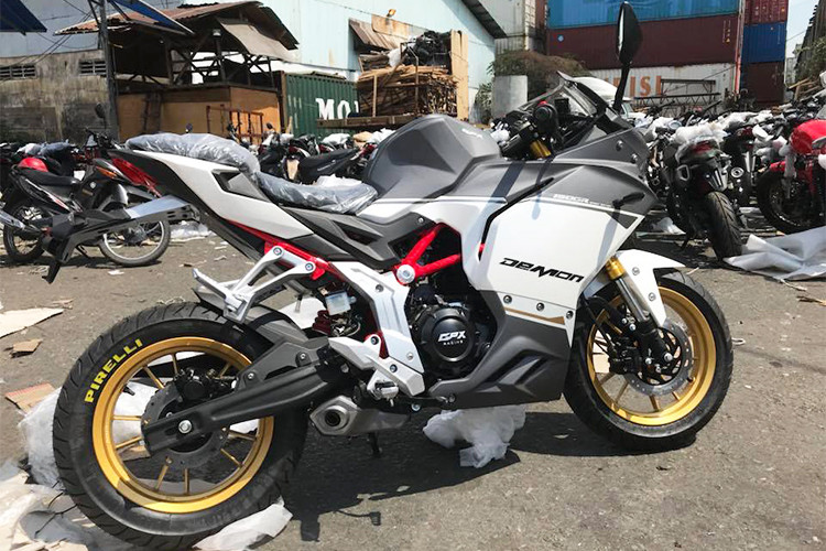 Vào tháng 4/2018, dự kiến showroom chính thức đầu tiên của thương hiệu môtô giá rẻ GPX của Thái Lan sẽ chính thức khai tương tại TP HCM. Để chuẩn bị cho việc đổ bộ vào thị trường Việt Nam, lô xe GPX chính hàng đầu tiên đã cập cảng Sài Gòn với đa dạng mẫu mã các sản phẩm.