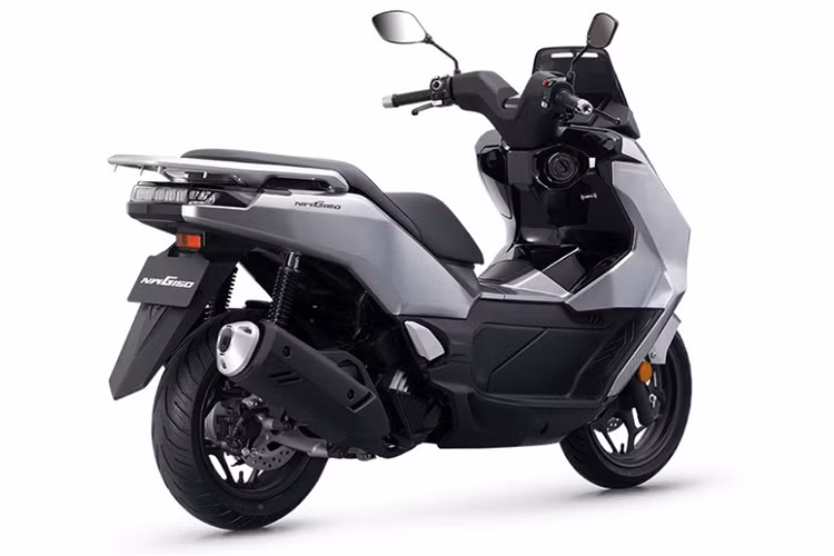 Điều đặc biệt là xe còn có tính năng điều khiển camera DJI Osmo, một tính năng độc đáo, có thể nói là lần đầu tiên xuất hiện trên một chiếc xe tay ga. Wuyang Honda cung cấp NWG150 với hai phiên bản: phiên bản tiêu chuẩn và phiên bản hành trình (Touring). 