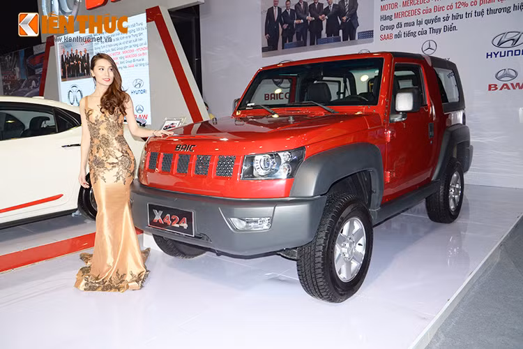 Hiện tại, nhà phân phối chưa công bố giá bán của BAIC X424 nhưng theo một nhân viên bán hàng tại triển lãm thì mẫu xe này dự kiến bán trên dưới 600 triệu đồng. Với giá này, chiếc SUV ăn theo Jeep Wrangler có giả rẻ chỉ bằng 1/4 so với xe Mỹ.