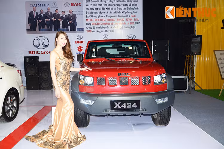 Tại triển lãm ôtô quốc tế (VIMS 2015) vừa qua tại Hà Nội, hãng xe Trung Quốc với thương hiệu BAIC đã giới thiệu với người tiêu dùng Việt mẫu SUV đại hình mang tên BAIC X424 có vẻ bề ngoài khá hầm hố.