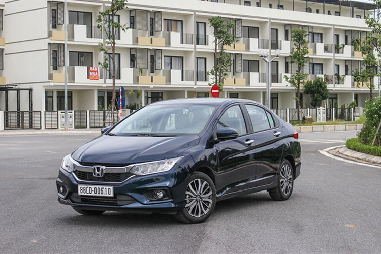 Trong tháng qua, trong khi City vẫn thăng hoa với mức tăng tới 92% cùng kỳ để đạt gần 900 xe bán ra. Giá xe Honda City tại Việt Nam hiện gồm 2 phiên bản lần lượt là 559 triệu và 599 triệu đồng.