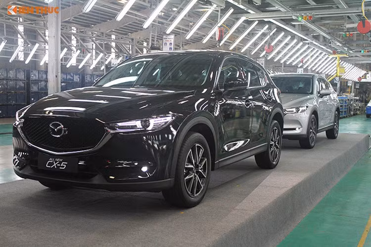 Doanh số trong tháng 5/2018 vừa qua của Mazda CX-5 đạt tăng trưởng tương ứng tới 80% và 71% trong tháng 5 và 5 tháng đầu năm với doanh số 1.055 xe và 5.133 xe. Trong tháng 6/2018 này, giá xe CX-5 mới sẽ dao động từ 899 triệu tới 1,019 tỷ đồng với 3 phiên bản tùy chọn.
