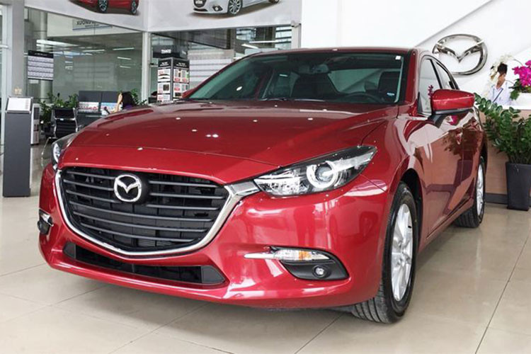 Trong tháng 5/2018 vừa qua, doanh số của mẫu Mazda3 đã tăng nhẹ ở mức 1.139 xe bán ra, tăng 19% so với cùng kỳ. Trong tháng 6/2018, giá xe Mazda3 hiện vẫn ổn định ở mức 659 triệu tới 750 triệu đồng với 3 phiên bản tùy chọn.