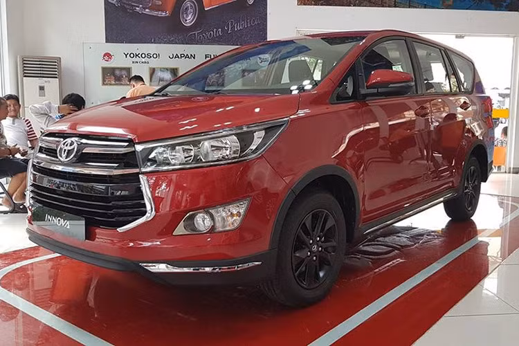 Đứng ở vị trí thứ hai cả tháng 5 và nửa đầu năm 2018 là Toyota Innova với tương ứng hơn 1.500 xe (tăng 60%) và gần 6.200 xe (tăng 23%) so với cùng kỳ năm ngoái. Hai mẫu xe có doanh số lớn nhất của Toyota này tiếp tục được Toyota Việt Nam kích cầu bằng chương trình khuyến mại tặng bảo hiểm vật chất khi mua xe trong tháng 6 và 7/2018.