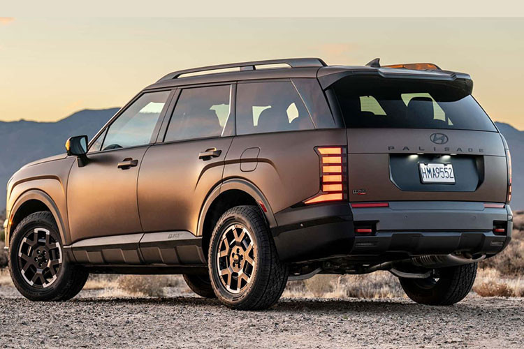 Vì vậy, nếu mẫu Hyundai Palisade XRT Pro về Việt Nam trong tương lai, đây chắc chắn sẽ là lựa chọn lý tưởng cho nhóm khách hàng yêu thích xe gầm cao có khả năng chinh phục địa hình mạnh mẽ mà vẫn giữ được sự tiện nghi và hiện đại.
