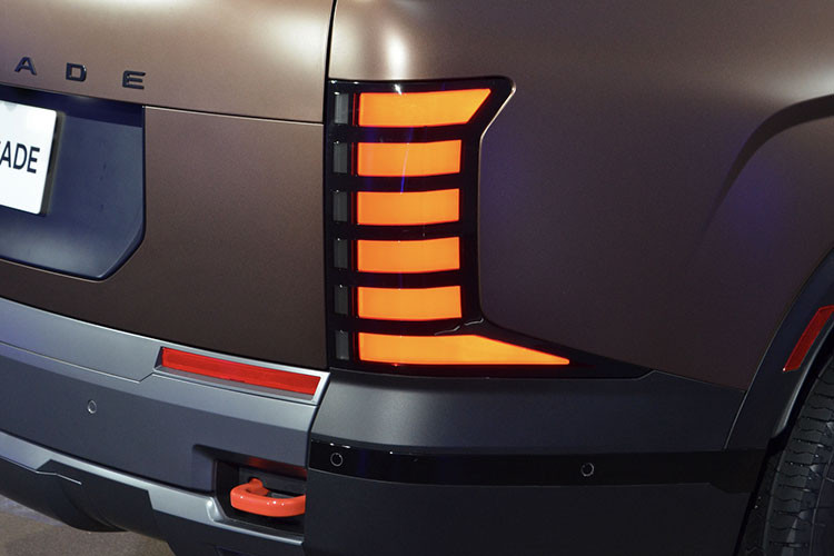 Palisade XRT Pro sử dụng động cơ V6 3.5L hoàn toàn mới, cho công suất lên tới 287 mã lực và mô-men xoắn 352 Nm. Xe đi kèm hệ dẫn động 4 bánh toàn thời gian HTRAC, cùng với 3 chế độ lái địa hình mới gồm Mud (bùn đất), Snow (tuyết) và Sand (cát), giúp người lái dễ dàng thích nghi với mọi điều kiện đường sá.