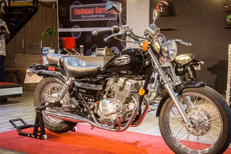 Có thể thấy, lô hàng Honda Rebel 250 thế hệ cũ này có mức giá dự kiến còn cao hơn giá xe Honda Rebel 300 2018 đang được phân phối chính hãng với mức 125 triệu đồng. Thậm chí, nó còn có giá ngang ngửa với "đàn anh" Honda Rebel 500 2018 chính hãng đang được bán ra với mức giá là 180 triệu đồng.