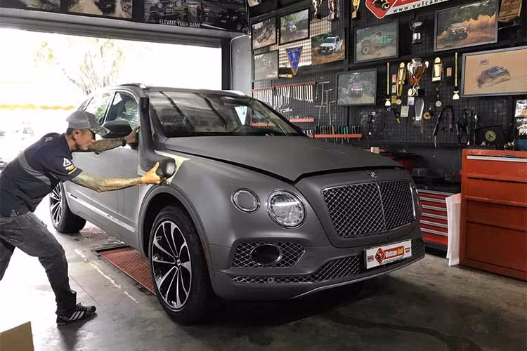 Động cơ phải lấy ôxy qua cổ hút để hòa lẫn với nhiên liệu phục vụ quá trình đốt cháy. Việc độ ống thở thực chất là nối dài cổ hút, giúp chiếc chịu được mực nước cao hơn. Dân chơi off-road thường lắp thêm bộ phận này để vượt các hồ nước nông nhưng chủ yếu là xe cũ hoặc xe bán tải.