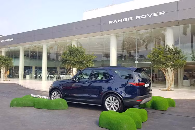 Giáo sư Gerry McGovern, Huy chương Hiệp Sĩ Hoàng Gia Anh OBE, Giám đốc Sáng tạo JLR, cho biết: “JLR mong muốn tạo ra những trải nghiệm hấp dẫn về mặt cảm xúc và xây dựng mối quan hệ bền vững với khách hàng, góp phần gia tăng uy tín và giá trị cho các thương hiệu của JLR".