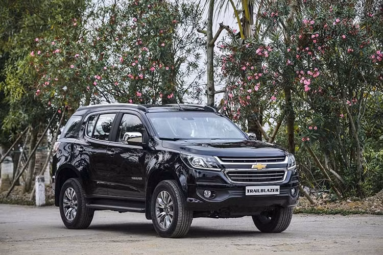 Doanh số bán hàng của Chevrolet Traiblazer tháng 12 không có sự thay đổi so với tháng 11/2019, đạt 59 xe nhưng lại vươn từ vị trí số 9 lên số 8 của danh sách này. Hiện nay mẫu SUV Traiblazer đang được phân phối tại nước ta dưới dạng nhập khẩu nguyên chiếc từ Thái Lan bởi hãng ôtô Việt - VinFast, giá bán từ 885 - 1.066 triệu đồng cho 3 biến thể.
