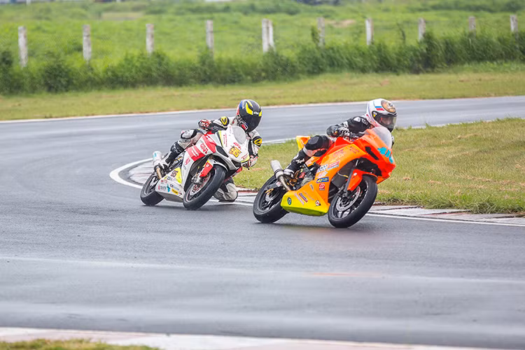 Bùi Duy Thông vẫn tiếp tục duy trì vị trí trong top 10 cho đến vòng thi đấu thứ 7 thì trời đã khô ráo trong sự tiếc nuối của Duy Thông. Và cơn mưa đi qua cũng đã kéo theo luôn cả sức cạnh tranh của Duy Thông, từ vị trí cạnh tranh top 10 anh đã bị bỏ lại dần và kết thúc ở vị trí thứ 19, để lại một ngày thi đấu đầy thú vị của anh.