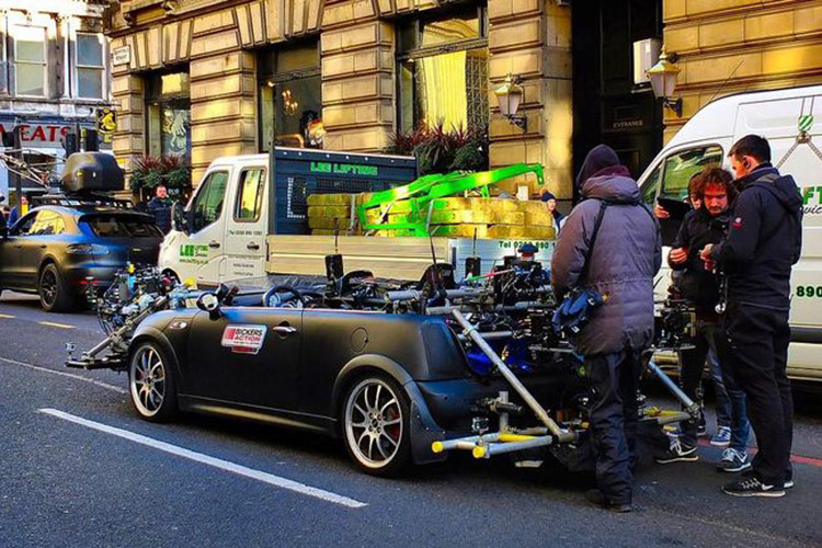 Không xuất hiện trong trailer nhưng một chiếc Mini Cooper mui trần được các nhà báo chụp được trên phim trường của ''Fast &amp; Furious: Hobbs &amp; Shaw''. Tương tự chiếc Gurkha, chiếc Mini Cooper này cũng được thay đổi khá nhiều so với nguyên bản. Chiếc xe sẽ đồng hành cùng Deckard Shaw trong một đoạn rượt đuổi trên phố.