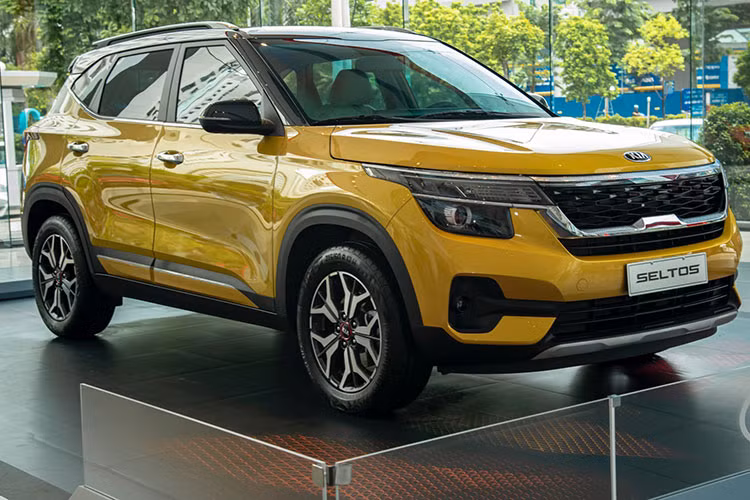 Từ vị trí cuối bảng trong tháng trước, Kia Seltos vươn lên vị trí thứ 3 trong bảng xếp hạng với doanh số 832 xe, tăng 65 xe so với tháng trước. Đây cũng là mẫu xe duy nhất trong Top 10 xe bán chạy nhất thị trường ôtô Việt Nam và giữ được đà tăng trưởng trong bối cảnh khó khăn do ảnh hưởng của dịch Covid-19.