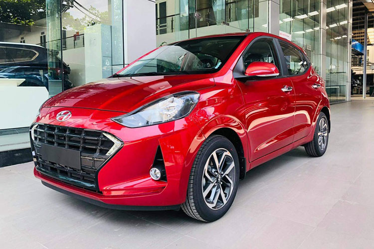 Không nằm ngoài bối cảnh chung của thị trường, doanh số xe Hyundai Grand i10 cũng giảm mạnh so với tháng trước. Với doanh số 394 xe bán tra trong tháng 8, mẫu xe này tiếp tục duy trì ở vị trí thứ 8 trong bảng xếp hạng. Thế hệ mới Grand i10 với thiết kế trẻ trung, bắt mắt hơn được kỳ vọng sẽ vực lại doanh số cho mẫu xe này.