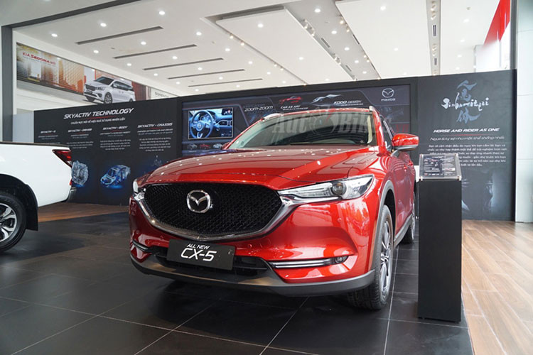 Đứng ở vị trí cuối cùng là Mazda CX-5, với 332 xe được bán ra trong tháng 8. Dù giảm gần 200 xe so với tháng trước đó. Tuy nhiên với kết quả này cũng giúp cho CX-5 lọt vào Top 10 xe bán chạy nhất. Mazda CX-5 được trang bị động cơ 2.0L hoặc 2.5L, giá bán 839 triệu - 1,059 tỷ đồng. 