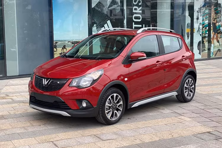 Với kết quả đạt được, VinFast Fadil tiếp tục giữ vững ngôi đầu trong 10 xe ôtô bán chạy nhất Việt Nam tháng 8/2021. So với các mẫu xe cùng phân khúc, mức giá của Fadil sau khi trừ các ưu đãi của hãng thuộc diện tốt nhất thị trường. Bên cạnh đó đây cũng là mẫu xe có nhiều trang bị an toàn, sức mạnh động cơ tốt nhất phân khúc.