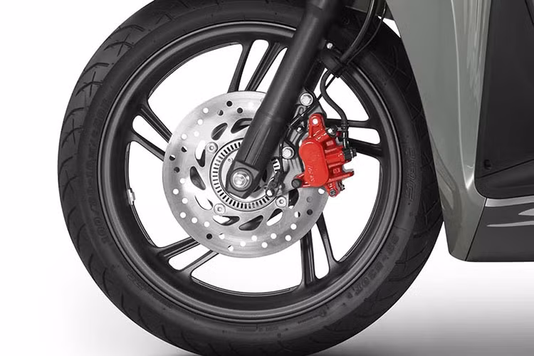 Hệ thống chống bó cứng phanh ABS hai kênh được trang bị trên phiên bản Cao cấp, Đặc biệt và Thể thao của cả SH160i và SH125i mới, hoạt động ở cả bánh trước và bánh sau cho phép người lái tự tin trong mọi tình huống như phanh gấp khi đang đi ở tốc độ cao hay trên mặt đường trơn trượt.