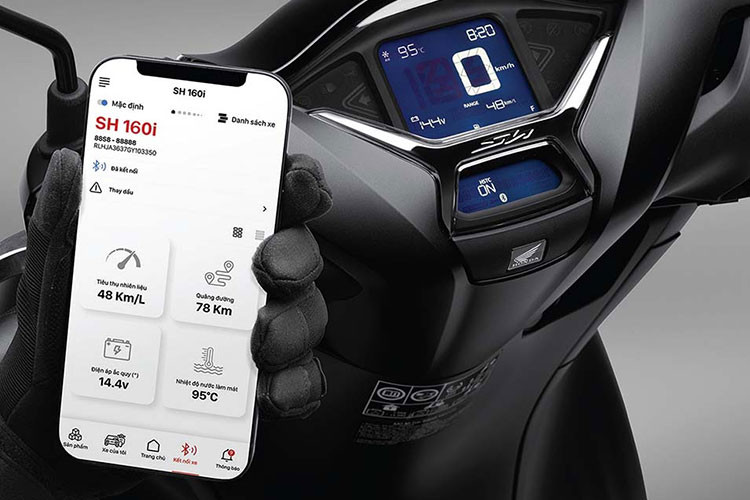 Trong khi SH160i được trang bị động cơ dung tích 156,9 phân khối, làm mát bằng dung dịch, phun xăng điện tử, công suất 12,4 kW tại 8.500 vòng/phút, mô-men xoắn cực đại 14,8 Nm tại 6.500 vòng/phút. Công nghệ bluetooth kết nối với điện thoại thông minh tiếp tục được trang bị trên SH160i với nhiều tính năng mới.