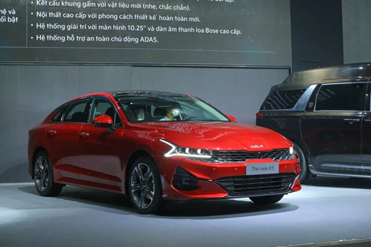 Trong tháng 10/2024, Kia K5 một lần nữa góp mặt trong top 10 ôtô bán kém nhất toàn thị trường với doanh số chỉ đạt 37 xe, tăng 85%. Sự xuống dốc của mẫu xe Hàn Quốc này đã phần nào cho thấy phân khúc sedan hạng trung đang bị khách hàng Việt Nam "ngó lơ".